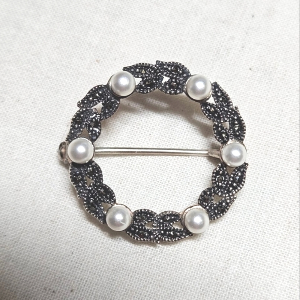 Vtg Macasite Sterling Silver & Pearl Wreath Brooch